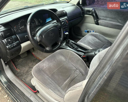 Зеленый Опель Омега, объемом двигателя 2 л и пробегом 432 тыс. км за 3900 $, фото 2 на Automoto.ua