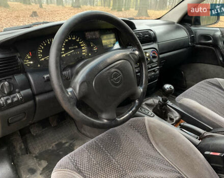 Зелений Опель Омега, об'ємом двигуна 2 л та пробігом 335 тис. км за 1550 $, фото 9 на Automoto.ua