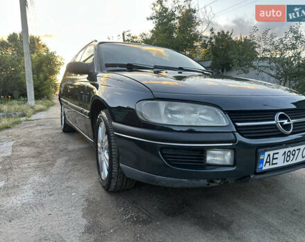 Зеленый Опель Омега, объемом двигателя 2 л и пробегом 432 тыс. км за 3900 $, фото 3 на Automoto.ua