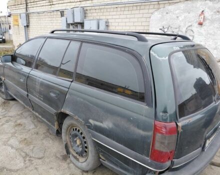 Зеленый Опель Омега, объемом двигателя 2 л и пробегом 300 тыс. км за 350 $, фото 1 на Automoto.ua