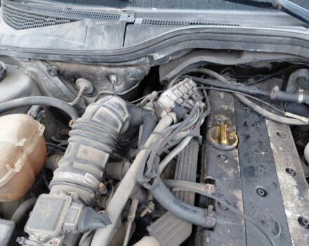 Зеленый Опель Омега, объемом двигателя 2 л и пробегом 300 тыс. км за 350 $, фото 5 на Automoto.ua