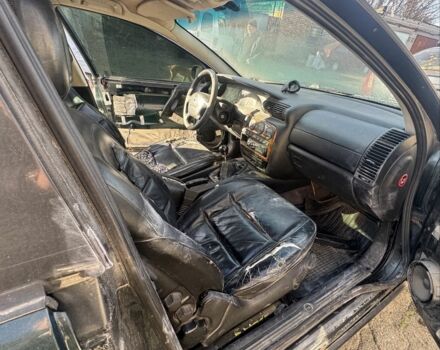 Зелений Опель Омега, об'ємом двигуна 2 л та пробігом 300 тис. км за 370 $, фото 6 на Automoto.ua