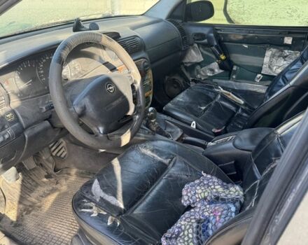 Зелений Опель Омега, об'ємом двигуна 2 л та пробігом 300 тис. км за 370 $, фото 2 на Automoto.ua