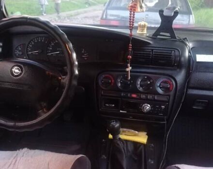 Зеленый Опель Омега, объемом двигателя 2 л и пробегом 377 тыс. км за 2500 $, фото 3 на Automoto.ua