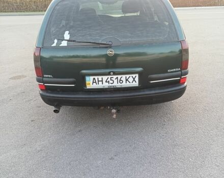 Зеленый Опель Омега, объемом двигателя 2 л и пробегом 352 тыс. км за 2200 $, фото 3 на Automoto.ua