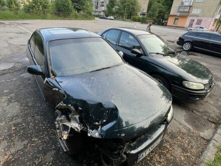 Зеленый Опель Омега, объемом двигателя 2 л и пробегом 400 тыс. км за 600 $, фото 1 на Automoto.ua