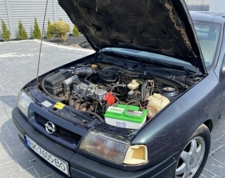 Зеленый Опель Омега, объемом двигателя 1.8 л и пробегом 400 тыс. км за 999 $, фото 1 на Automoto.ua