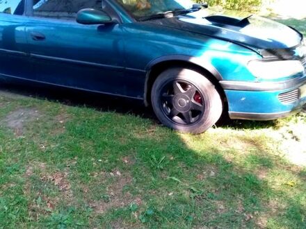 Зеленый Опель Омега, объемом двигателя 2.2 л и пробегом 0 тыс. км за 1000 $, фото 1 на Automoto.ua