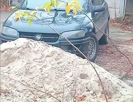 Зелений Опель Омега, об'ємом двигуна 2 л та пробігом 300 тис. км за 2300 $, фото 1 на Automoto.ua