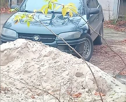 Зеленый Опель Омега, объемом двигателя 2 л и пробегом 300 тыс. км за 2300 $, фото 1 на Automoto.ua