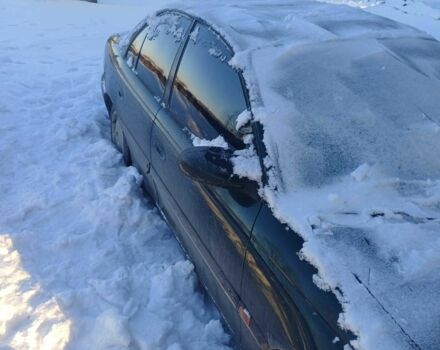 Зеленый Опель Омега, объемом двигателя 2 л и пробегом 300 тыс. км за 1300 $, фото 1 на Automoto.ua