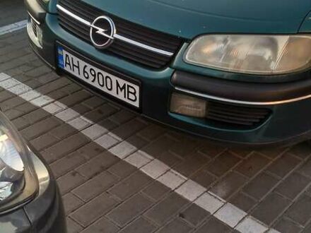 Зеленый Опель Омега, объемом двигателя 2 л и пробегом 268 тыс. км за 2500 $, фото 1 на Automoto.ua