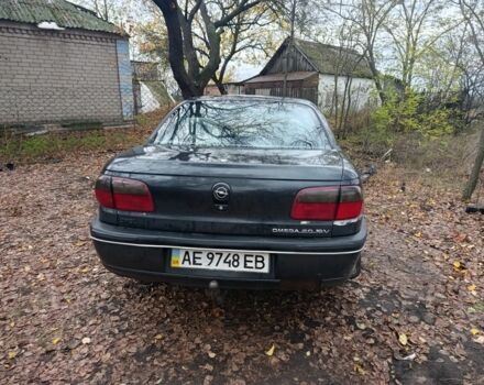 Зеленый Опель Омега, объемом двигателя 2 л и пробегом 242 тыс. км за 692 $, фото 1 на Automoto.ua