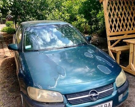 Зеленый Опель Омега, объемом двигателя 2 л и пробегом 300 тыс. км за 1500 $, фото 1 на Automoto.ua