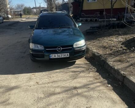 Зеленый Опель Омега, объемом двигателя 2.5 л и пробегом 265 тыс. км за 3000 $, фото 1 на Automoto.ua