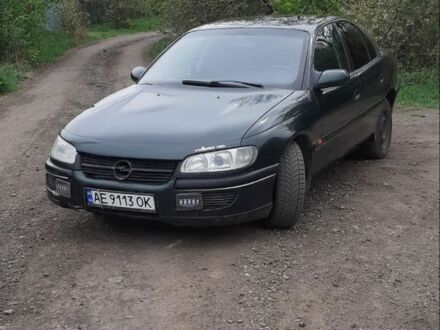 Зеленый Опель Омега, объемом двигателя 2 л и пробегом 330 тыс. км за 1302 $, фото 1 на Automoto.ua