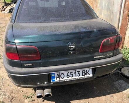 Зеленый Опель Омега, объемом двигателя 2.5 л и пробегом 368 тыс. км за 1500 $, фото 1 на Automoto.ua