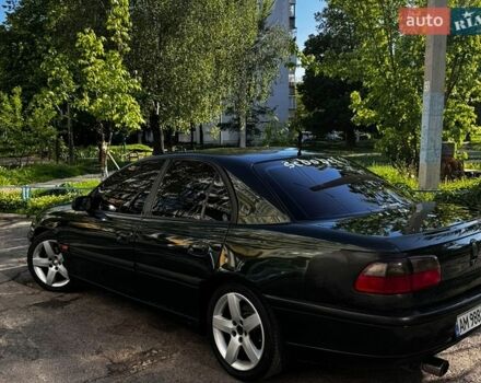 Зеленый Опель Омега, объемом двигателя 3 л и пробегом 350 тыс. км за 1900 $, фото 1 на Automoto.ua
