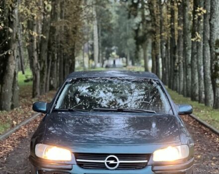 Зеленый Опель Омега, объемом двигателя 2 л и пробегом 300 тыс. км за 1300 $, фото 1 на Automoto.ua