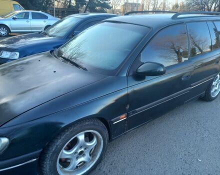 Зеленый Опель Омега, объемом двигателя 2.5 л и пробегом 380 тыс. км за 1100 $, фото 1 на Automoto.ua