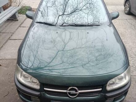 Зеленый Опель Омега, объемом двигателя 2 л и пробегом 35 тыс. км за 2950 $, фото 1 на Automoto.ua
