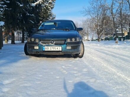 Зеленый Опель Омега, объемом двигателя 2 л и пробегом 290 тыс. км за 2000 $, фото 1 на Automoto.ua