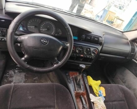 Зеленый Опель Омега, объемом двигателя 2 л и пробегом 300 тыс. км за 2080 $, фото 1 на Automoto.ua