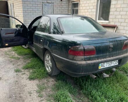 Зеленый Опель Омега, объемом двигателя 2 л и пробегом 300 тыс. км за 1352 $, фото 1 на Automoto.ua