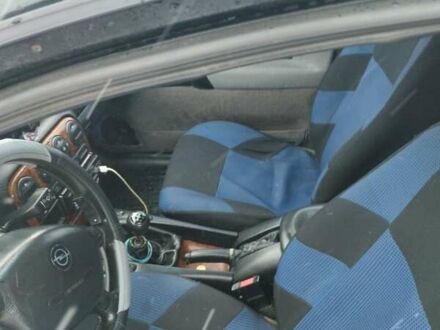 Зеленый Опель Омега, объемом двигателя 2 л и пробегом 300 тыс. км за 1500 $, фото 1 на Automoto.ua