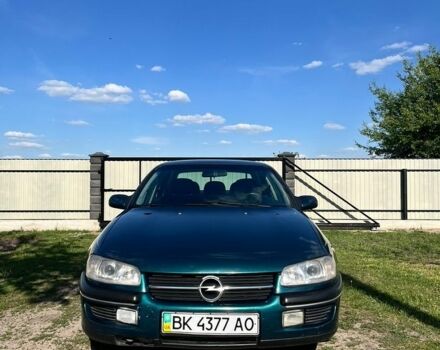 Зеленый Опель Омега, объемом двигателя 2 л и пробегом 290 тыс. км за 2200 $, фото 1 на Automoto.ua