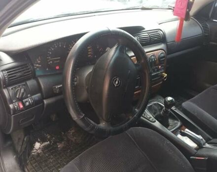 Зеленый Опель Омега, объемом двигателя 2 л и пробегом 123 тыс. км за 2250 $, фото 1 на Automoto.ua