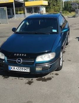 Зеленый Опель Омега, объемом двигателя 2 л и пробегом 330 тыс. км за 2300 $, фото 1 на Automoto.ua