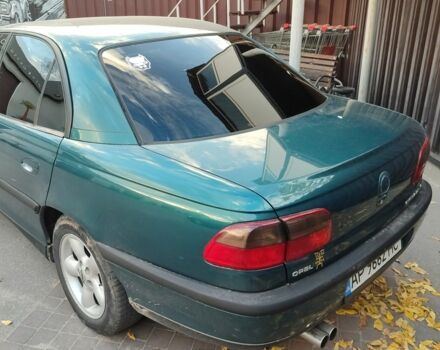 Зеленый Опель Омега, объемом двигателя 2.5 л и пробегом 300 тыс. км за 2500 $, фото 1 на Automoto.ua