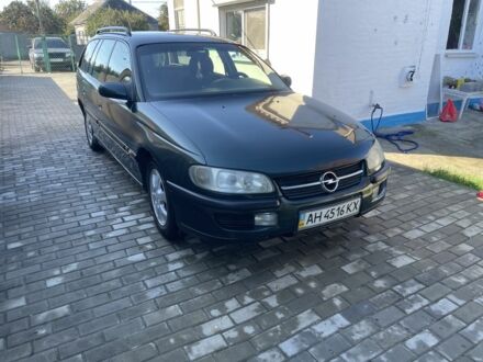 Зеленый Опель Омега, объемом двигателя 2 л и пробегом 350 тыс. км за 2200 $, фото 1 на Automoto.ua