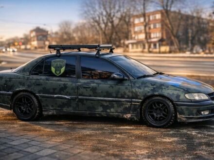 Зеленый Опель Омега, объемом двигателя 2.2 л и пробегом 200 тыс. км за 579 $, фото 1 на Automoto.ua