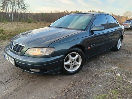 Зеленый Опель Омега, объемом двигателя 2.5 л и пробегом 344 тыс. км за 2250 $, фото 1 на Automoto.ua