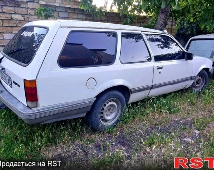 Белый Опель Рекорд, объемом двигателя 1.8 л и пробегом 350 тыс. км за 450 $, фото 2 на Automoto.ua