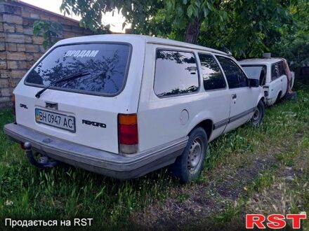 Белый Опель Рекорд, объемом двигателя 1.8 л и пробегом 350 тыс. км за 450 $, фото 1 на Automoto.ua