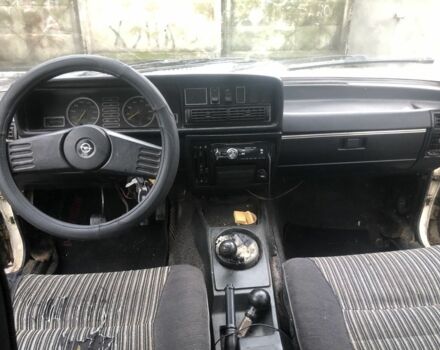 Білий Опель Рекорд, об'ємом двигуна 1.9 л та пробігом 300 тис. км за 750 $, фото 14 на Automoto.ua