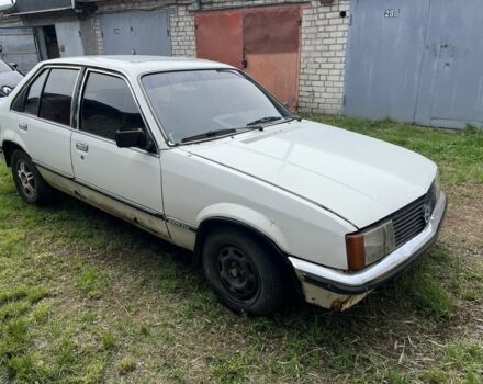 Белый Опель Рекорд, объемом двигателя 2 л и пробегом 99 тыс. км за 370 $, фото 1 на Automoto.ua