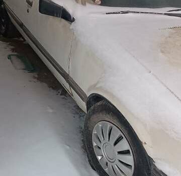 Белый Опель Рекорд, объемом двигателя 1 л и пробегом 220 тыс. км за 419 $, фото 1 на Automoto.ua