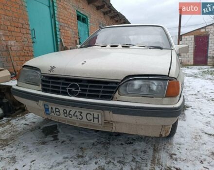 Білий Опель Рекорд, об'ємом двигуна 1.8 л та пробігом 250 тис. км за 800 $, фото 7 на Automoto.ua