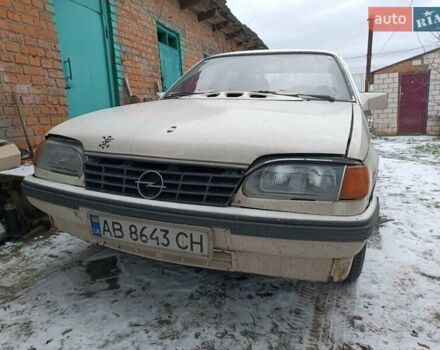 Белый Опель Рекорд, объемом двигателя 1.8 л и пробегом 250 тыс. км за 800 $, фото 8 на Automoto.ua