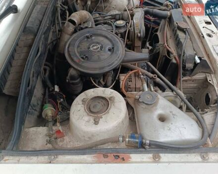 Белый Опель Рекорд, объемом двигателя 1.8 л и пробегом 250 тыс. км за 800 $, фото 1 на Automoto.ua