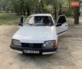 Білий Опель Рекорд, об'ємом двигуна 2.2 л та пробігом 160 тис. км за 1500 $, фото 4 на Automoto.ua