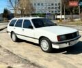 Белый Опель Рекорд, объемом двигателя 2 л и пробегом 285 тыс. км за 1200 $, фото 2 на Automoto.ua