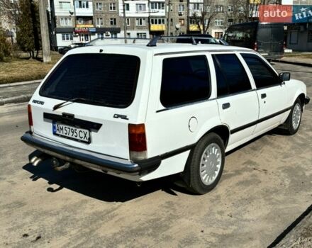 Белый Опель Рекорд, объемом двигателя 2 л и пробегом 285 тыс. км за 1200 $, фото 4 на Automoto.ua