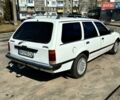 Белый Опель Рекорд, объемом двигателя 2 л и пробегом 285 тыс. км за 1200 $, фото 4 на Automoto.ua