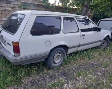 Белый Опель Рекорд, объемом двигателя 1.8 л и пробегом 350 тыс. км за 450 $, фото 5 на Automoto.ua