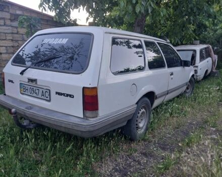 Белый Опель Рекорд, объемом двигателя 1.8 л и пробегом 350 тыс. км за 450 $, фото 6 на Automoto.ua